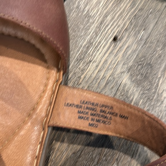 Born Women’s Sandals - two pairs one Black and one Brown - Picture 5 of 7